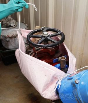 Envoltorio para válvulas y bridas. PIG® Leaktrapper Absorbent Valve Wrap - Haz-Mat - MAT 321